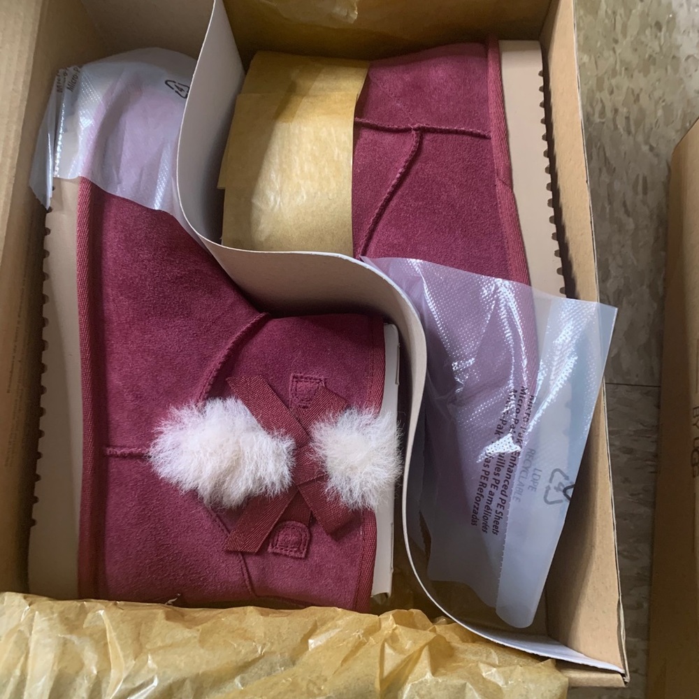 Burgundy Koolaburra by Uggs short boot